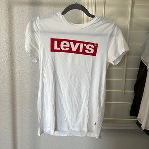 Levi’s Red Logo White T-Shirt Size XS